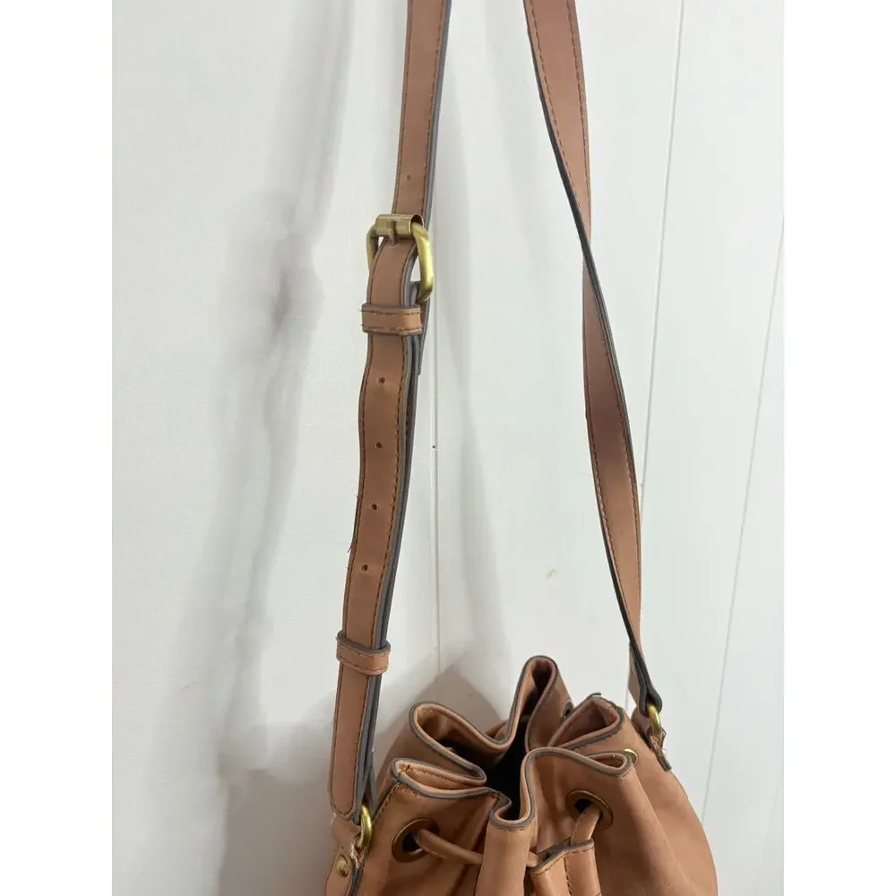 ✨2/$30✨Merona Tan Faux Leather Bucket Bag Tassel Crossbody Purse Western